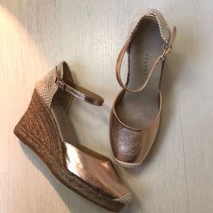Espadrille with wedge made of metallic leather